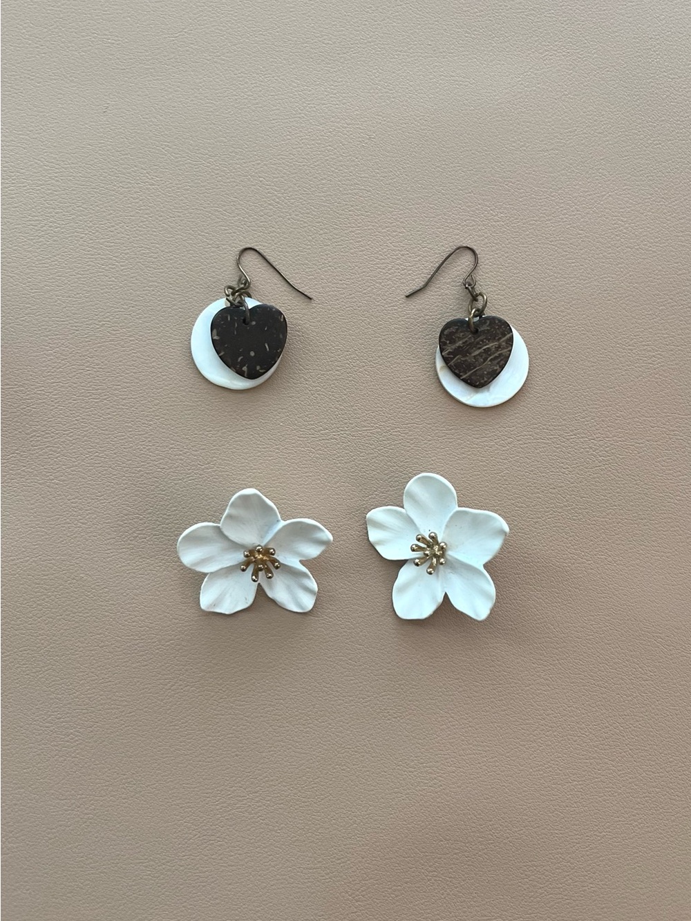 White Flower Stud Earrings & Brown Heart Drop Earrings Set